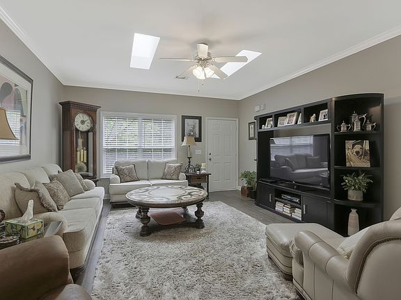 3rd image of 804 Cashmere Dr
