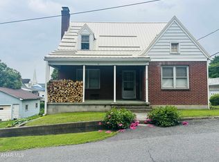 14 W 2nd St, Everett, PA 15537