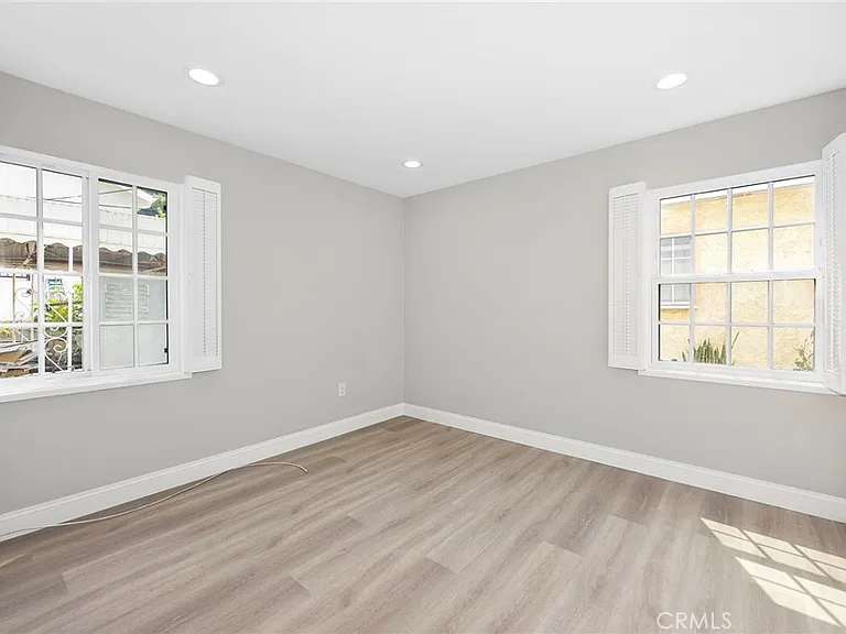 2140 N Eastern Ave — Photo 7