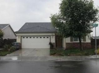 924 Naval Ave, Madera, CA 93637