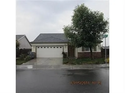 924 Naval Ave photo 1