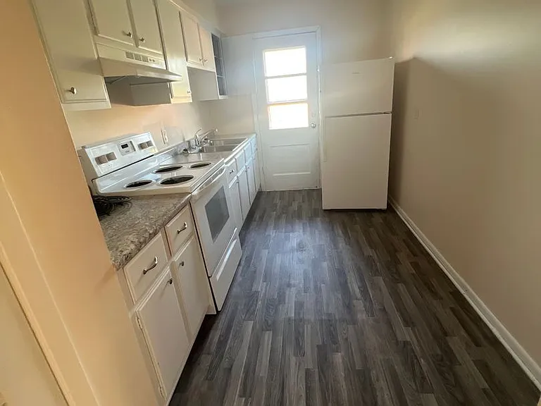 Keystone Court Apartments - Benson — Photo 13