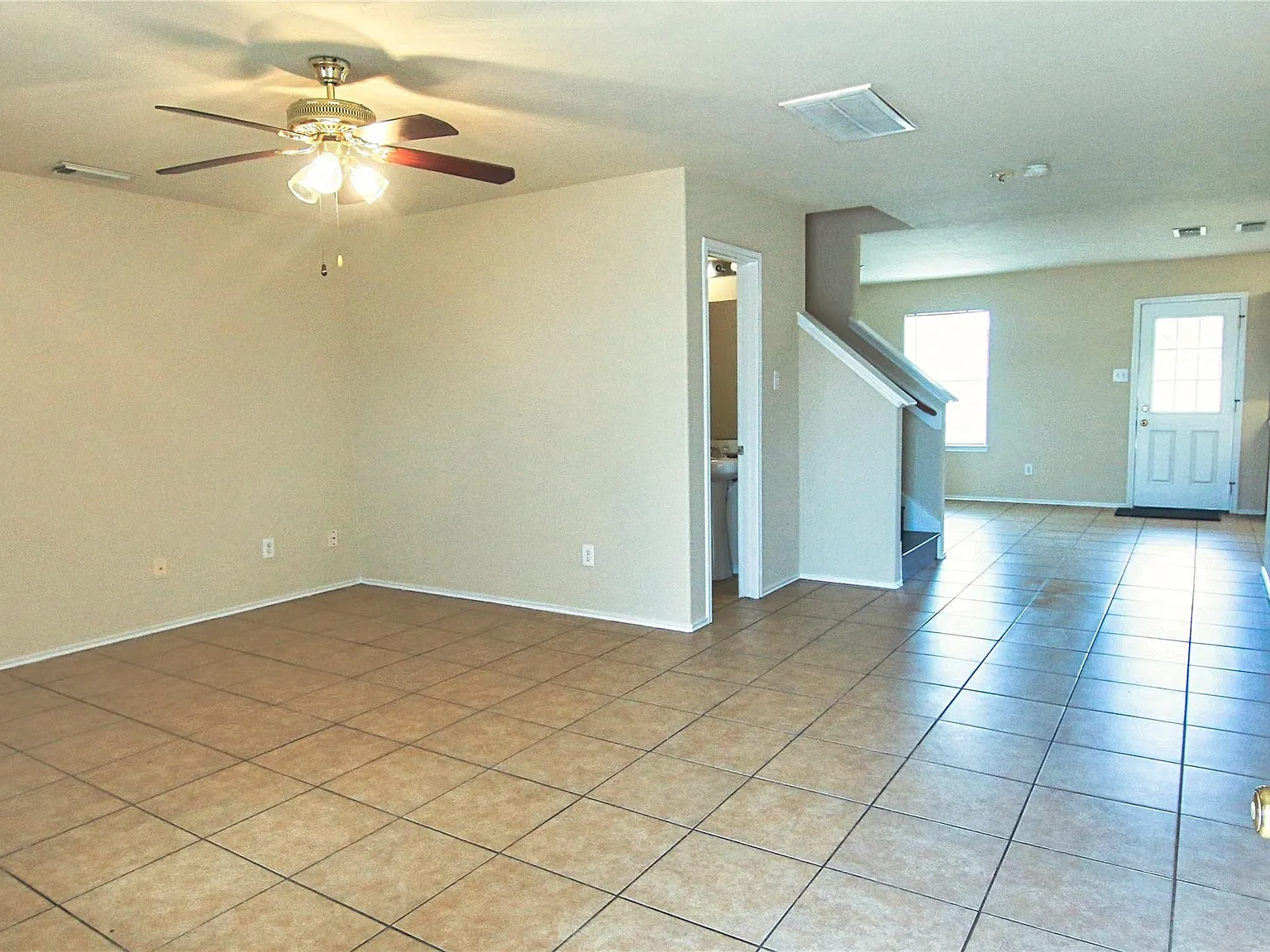 4 bed, 2.5 bath, 1884 sqft, $1,900 — Photo 4