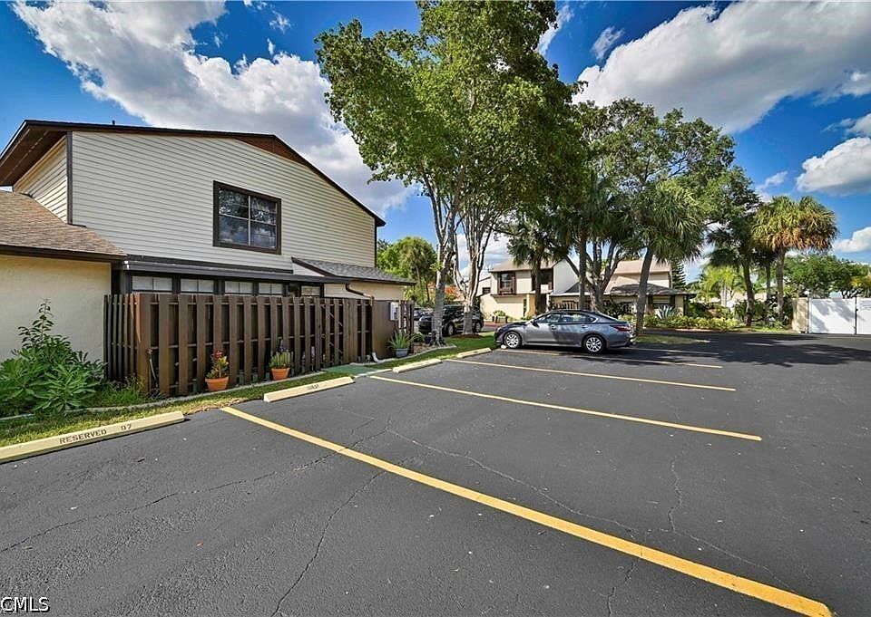 1st image of 631 SE 12th Ave APT 98
