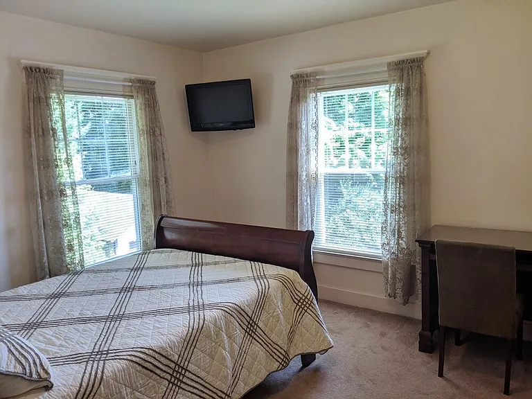 44 Clayton Ave — Photo 8