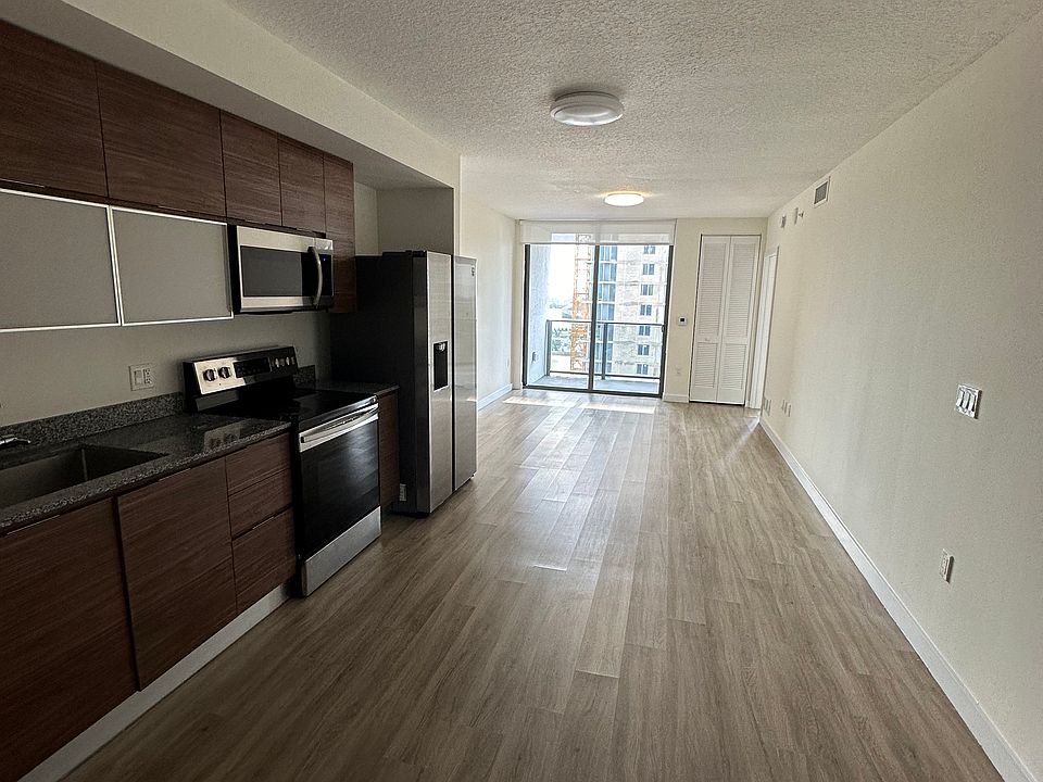 1st image of 415 NE 2nd Ave #B4