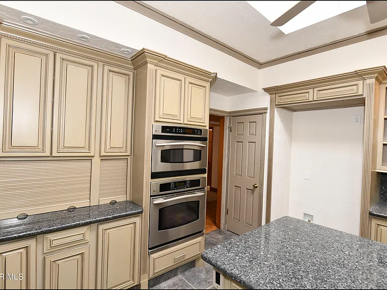 1004 Los Jardines Cir — Photo 15