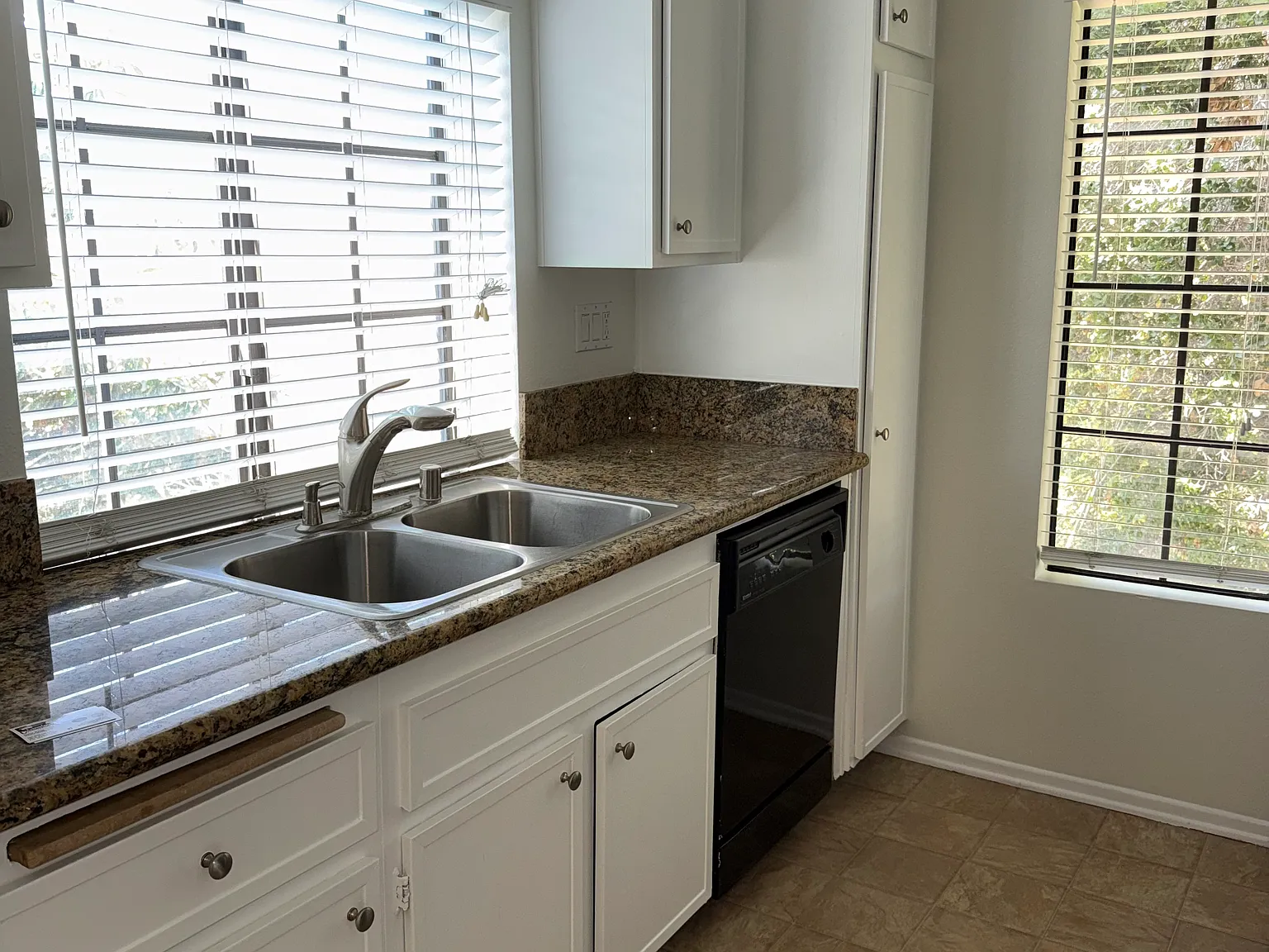 2 bed, 1000 sqft, $2,950 — Photo 3