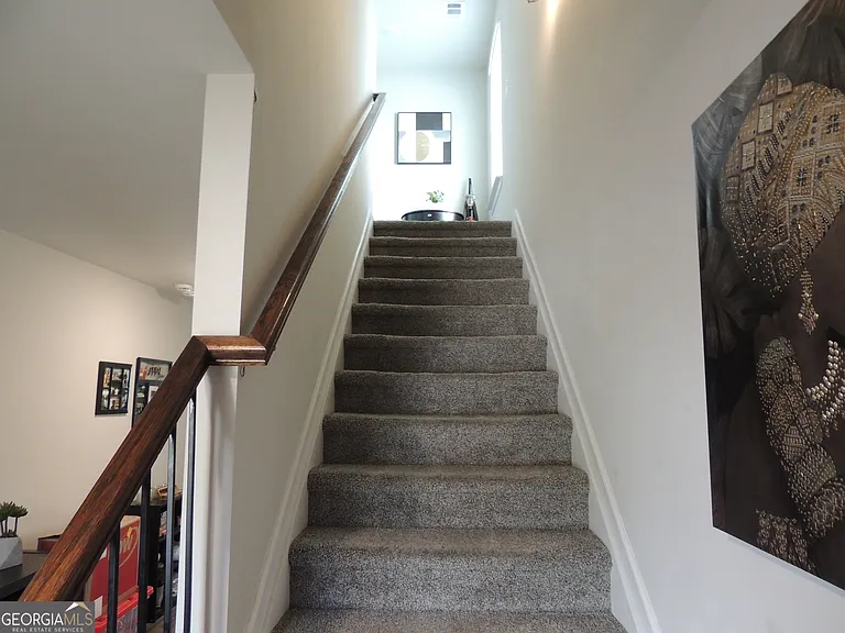 325 McGiboney Ln — Photo 6