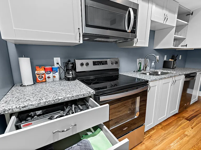 4043 Kenwood Ave N #2 — Photo 19