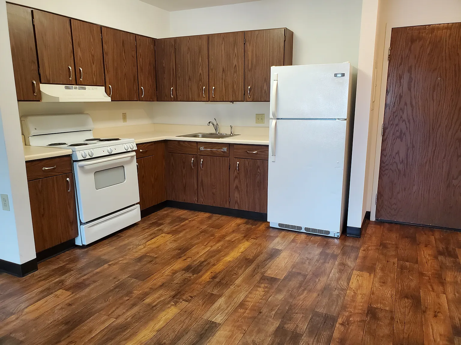 1 bed, $500 — Photo 2