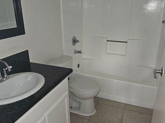 5th image of 1050 S Westmoreland Ave APT 109
