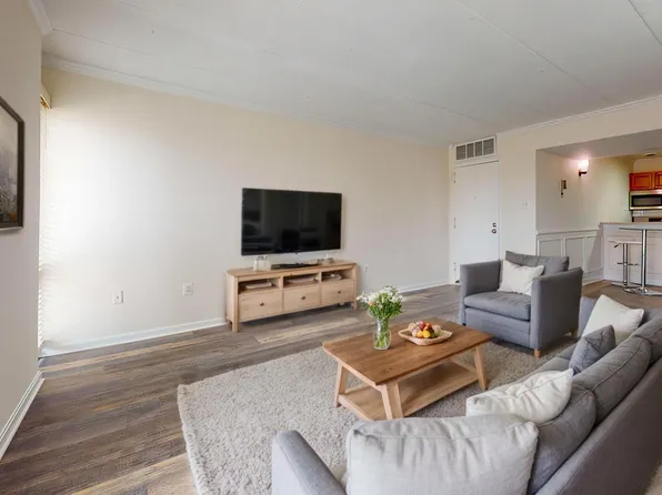 2607 Redcoat Dr #251, Alexandria, VA 22303