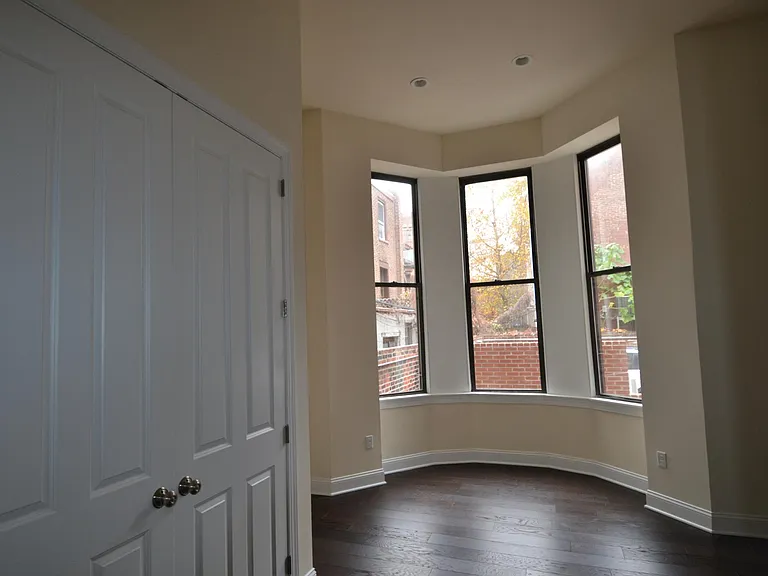 115 S 21st St #101 — Photo 4