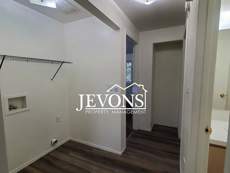 311 N 6th St #6 — Photo 17