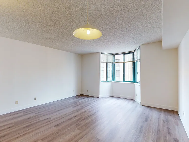 Trinity Towers Apartments — Photo 39