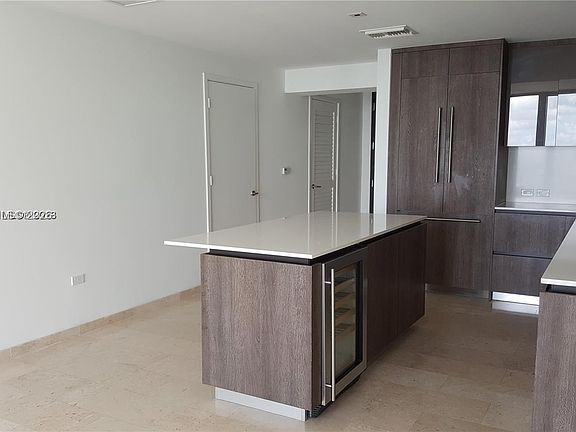 5th image of 68 SE 6th St #3305