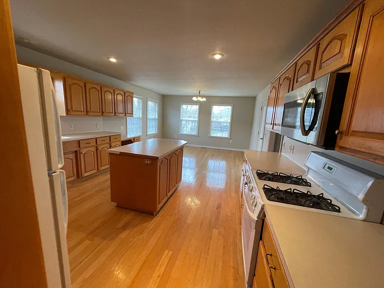 3666 Tara St — Photo 31