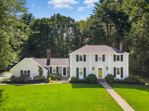 24 Edgemere Rd, Lynnfield, MA 01940