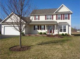 1540 Meadowbrook Ln, Farmington, NY 14425