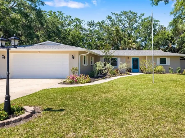 2835 Mayflower St, Sarasota, FL 34231