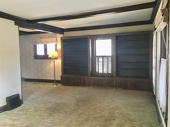 Built in bookcase in LR