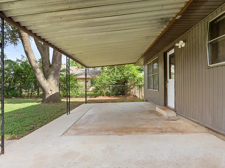 407 Crescent St — Photo 18