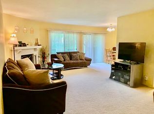 1153 Silverwood Ct APT B1, Wheeling, IL 60090