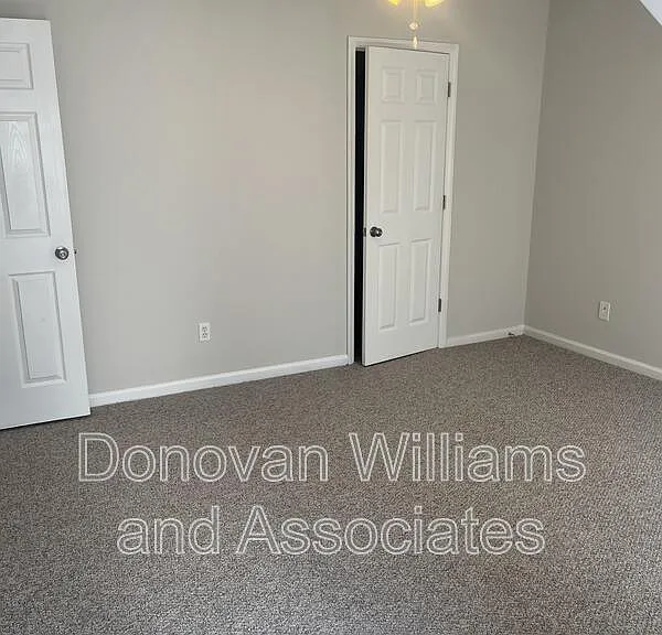 135 E Wilson Ave #E — Photo 22