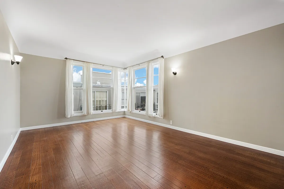 Building Photo - 1700 Bay St #306
