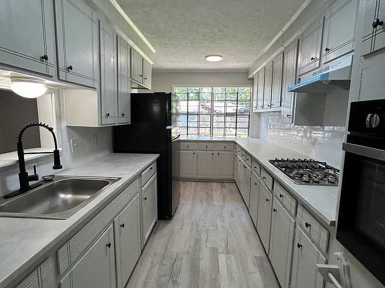 1876 Teakwood Dr — Photo 7