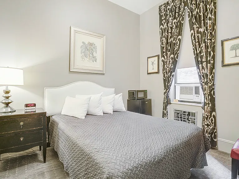 144 E 40th St #307 — Photo 2