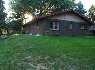 1211 Circle Dr, De Witt, IA 52742