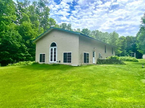 W17769 S Curtis Rd, Germfask, MI 49836
