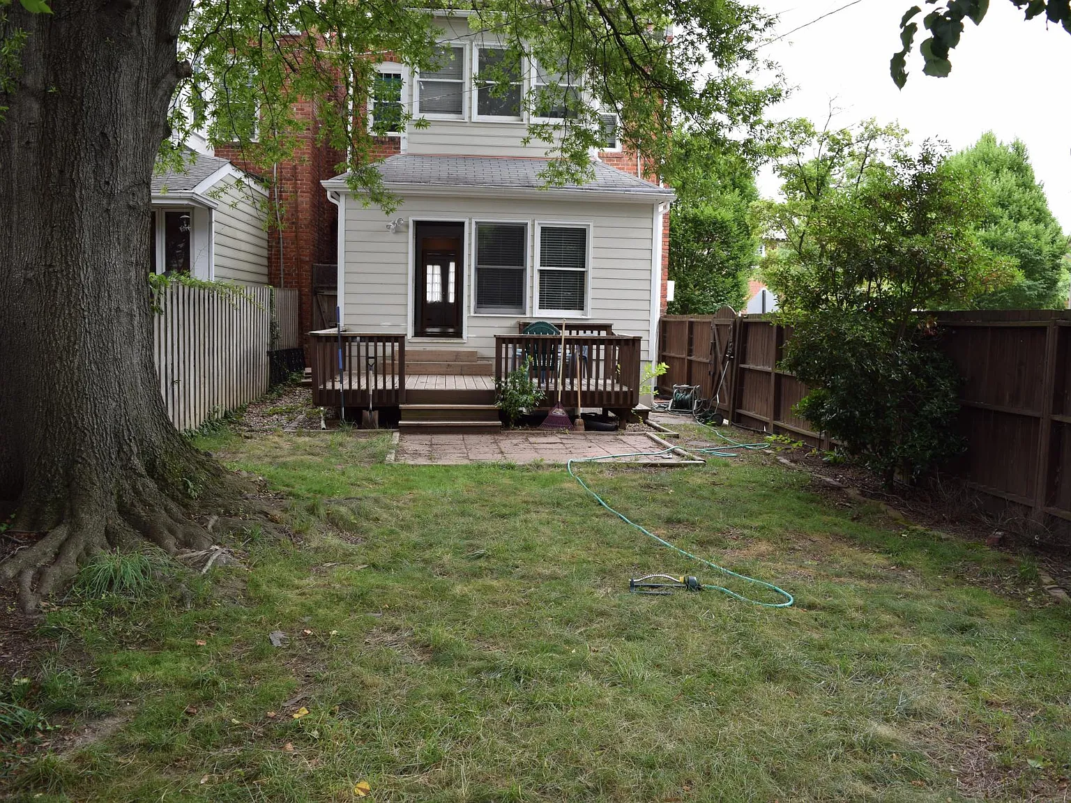 3301 Kensington Ave — Photo 2