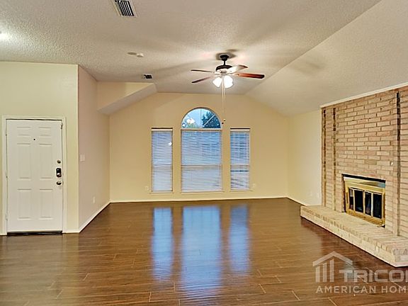2nd image of 1113 Rosewood Ln