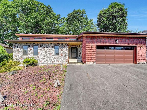 2nd image of 9 Fawnwood Dr