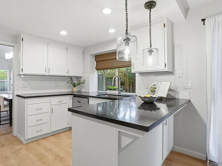 8 Coyle Creek Cir — Photo 4