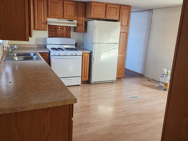 614 W Sweet Ave — Photo 7