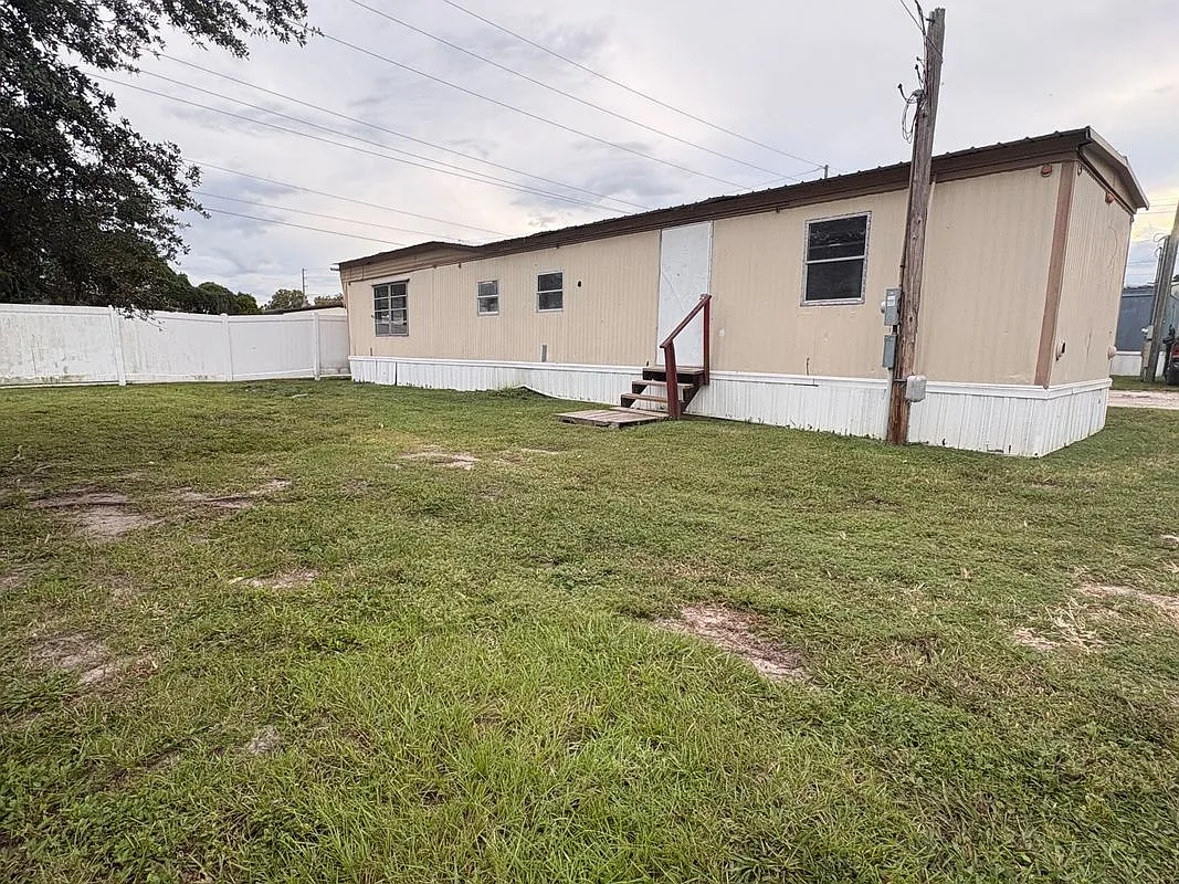 2 bed, 1.0 bath, 900 sqft, $850 — Photo 1