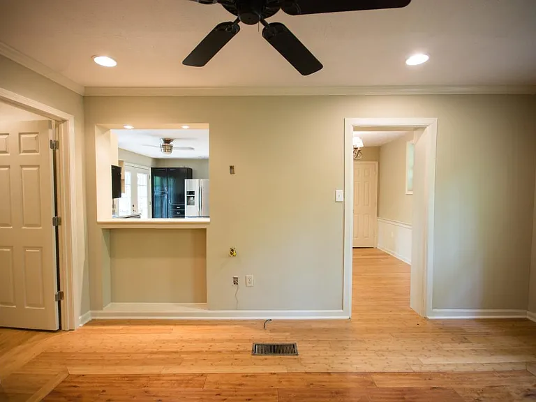 207 Woody Dr — Photo 2