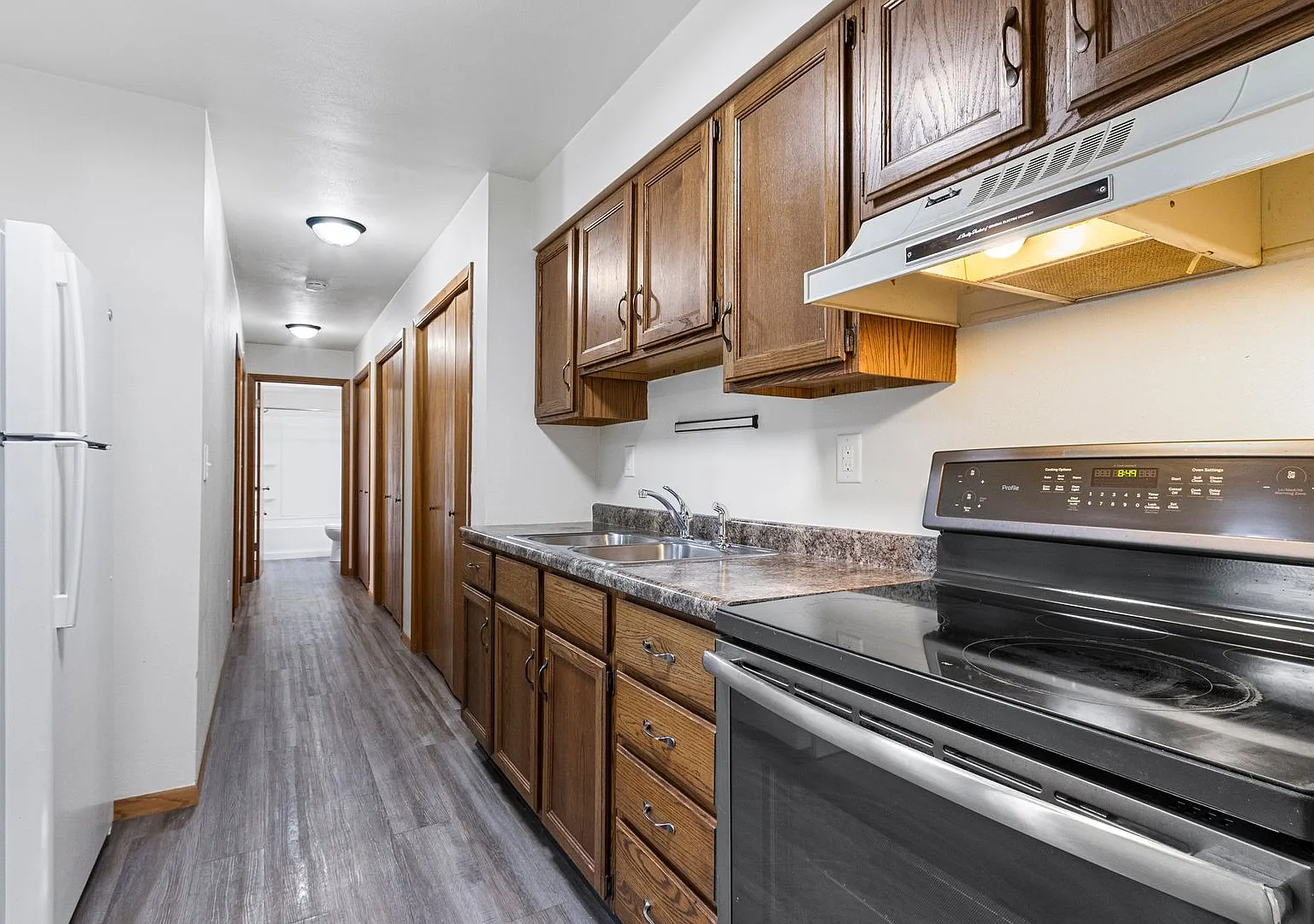 East Shore Apartments — Photo 4