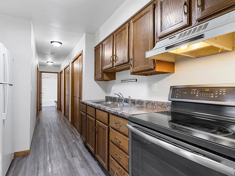 East Shore Apartments — Photo 4