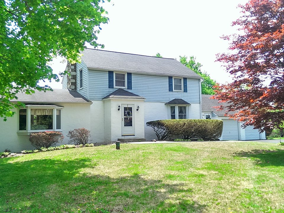 1st image of 215 Pine Lane