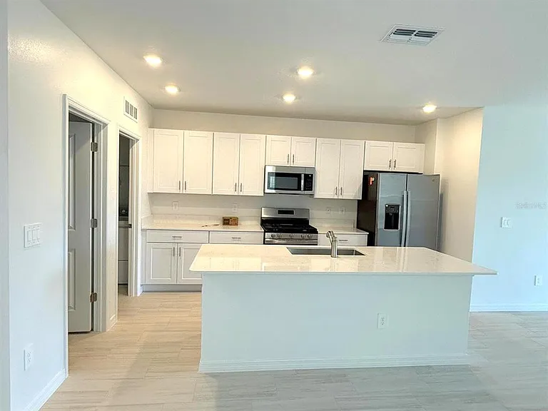 2081 Hallier Cv — Photo 6