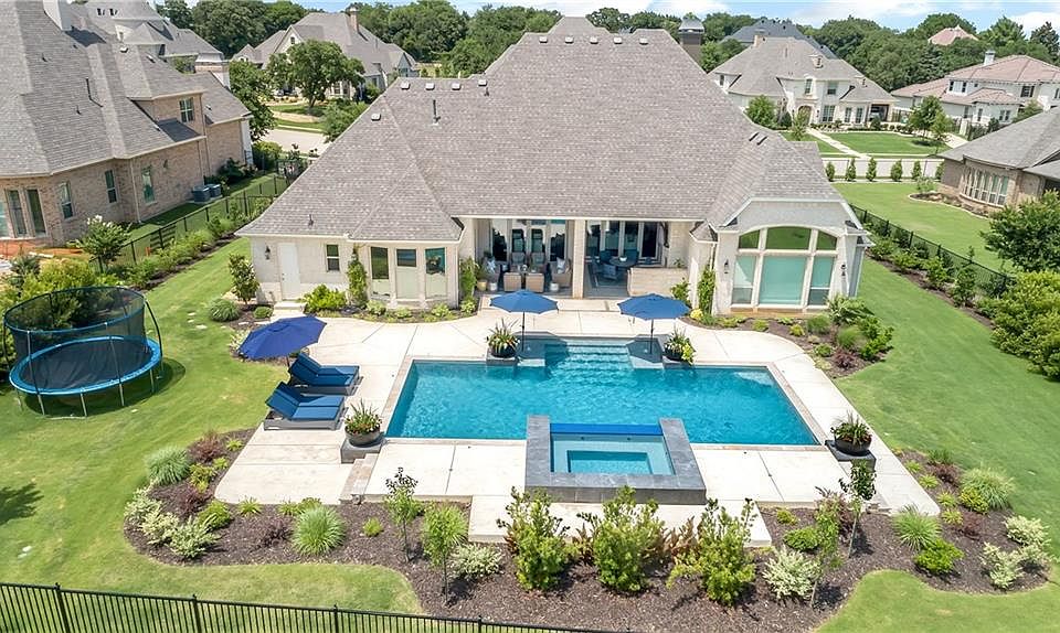1st image of 909 Hampton Manor Way