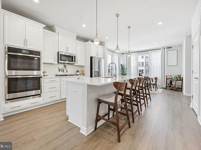 5601 Hyattsville Dr — Photo 2