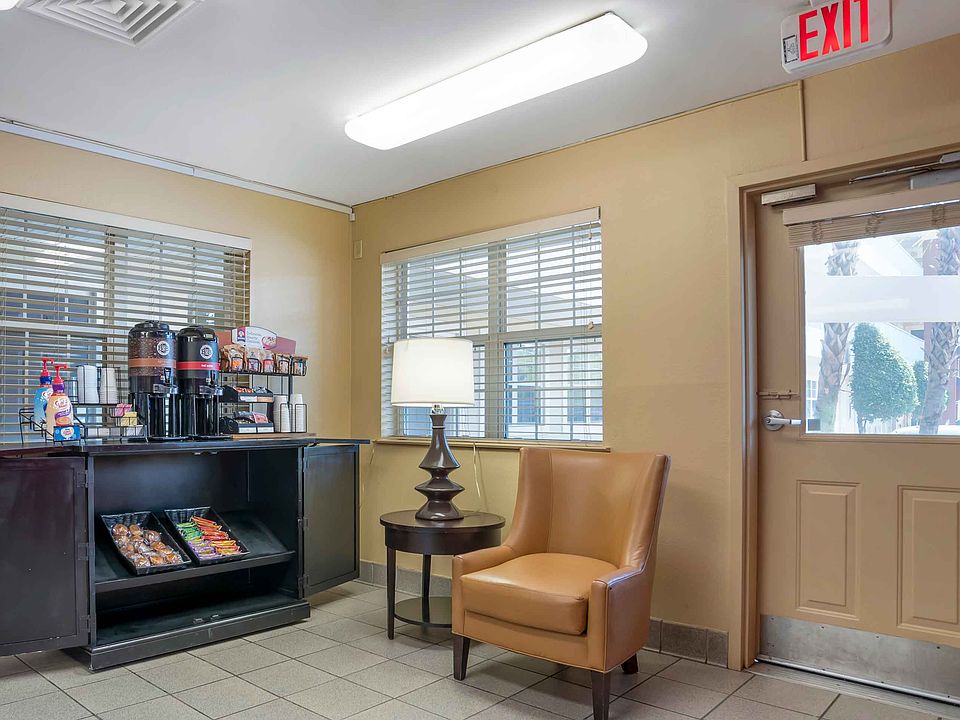 Lobby and Guest Check-in