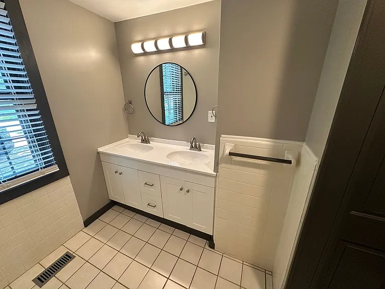 408 Spence Ln — Photo 16