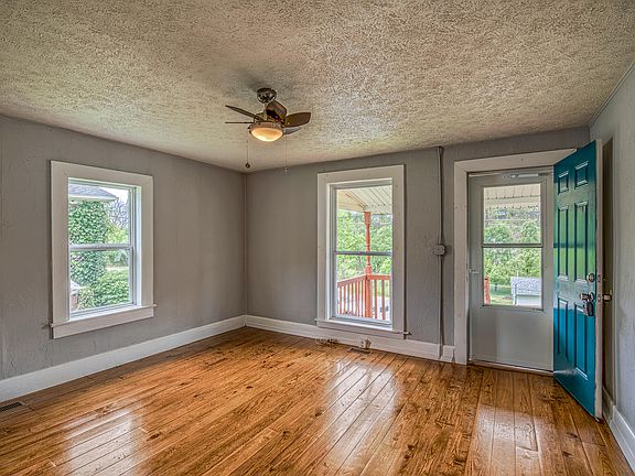 3rd image of 1123 New Hampshire Ave